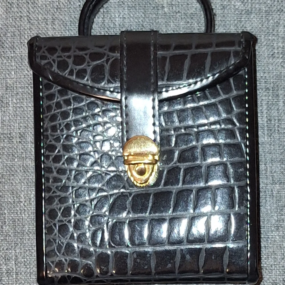 Elegant Black Croc-Embossed Travel Jewelry Case - Picture 1 of 5
